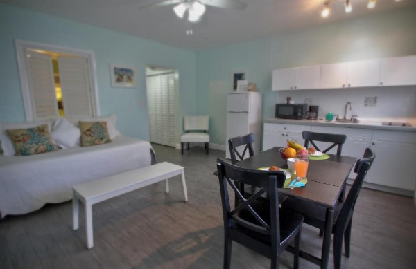 Hollywood Beachside Boutique Suites image 25