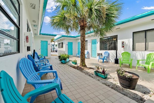 Hollywood Beachside Boutique Suites image 6